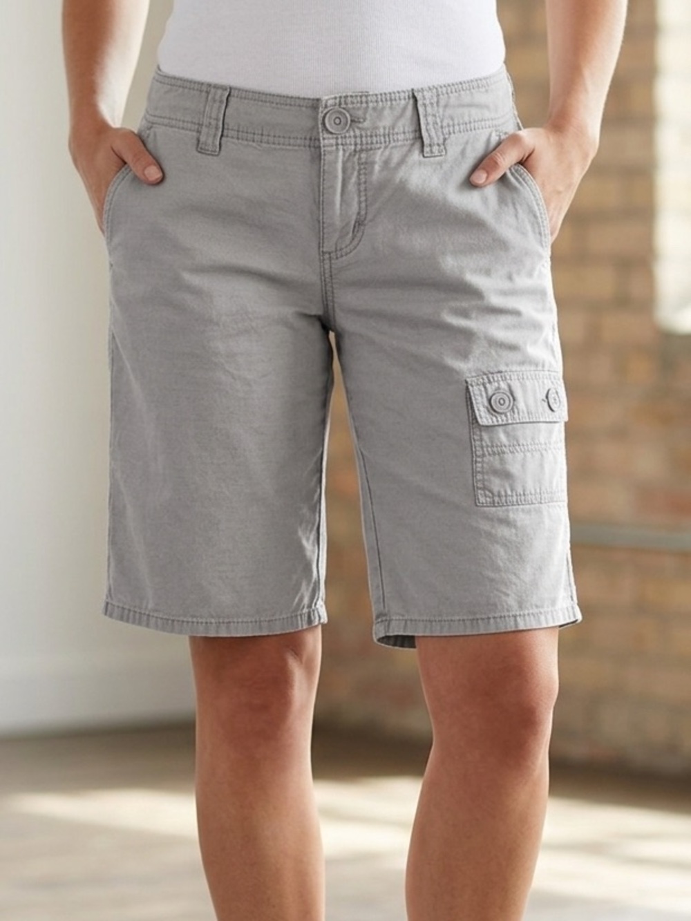 The North Face Women’s Light Gray Cotton Cargo Shorts Size 6 - Long